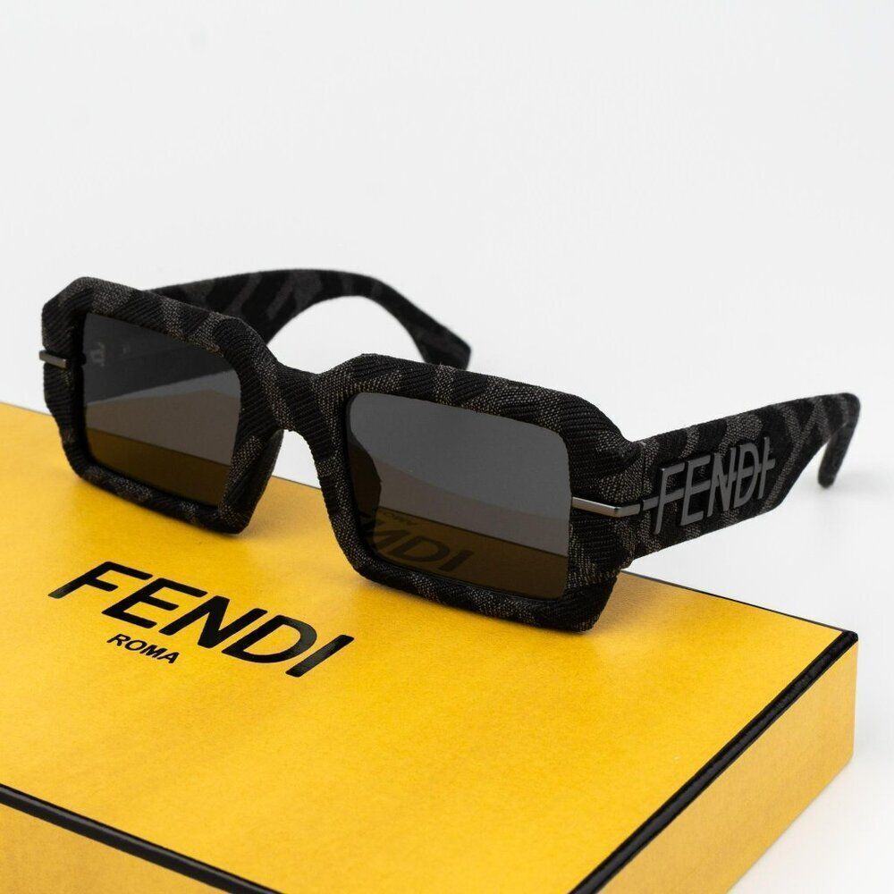 Fendi FENDIGRAPHY Men Sunglasses Rectangle Grey Monogram FE40074U 05A BRAND NEW
